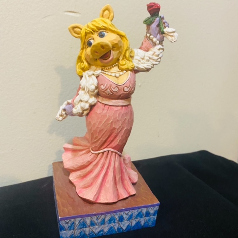ENESCO Disney traditions design by Jim shore. Miss  Piggy. figurine 7.5 inches